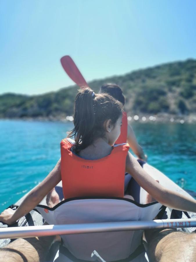 Cara Catherine Geremèas Εξωτερικό φωτογραφία